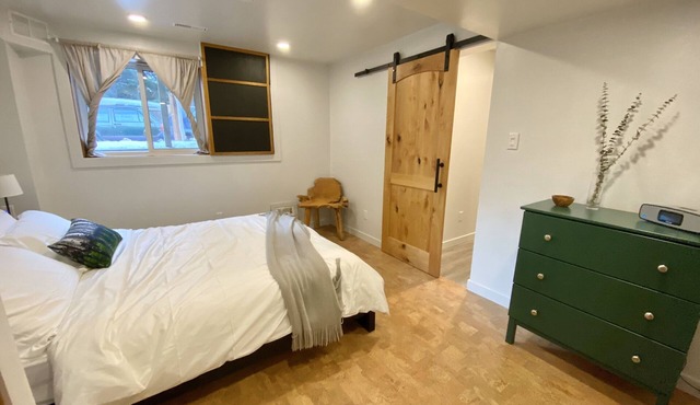 1 Bedroom Hideaway with Cozy Fireplace