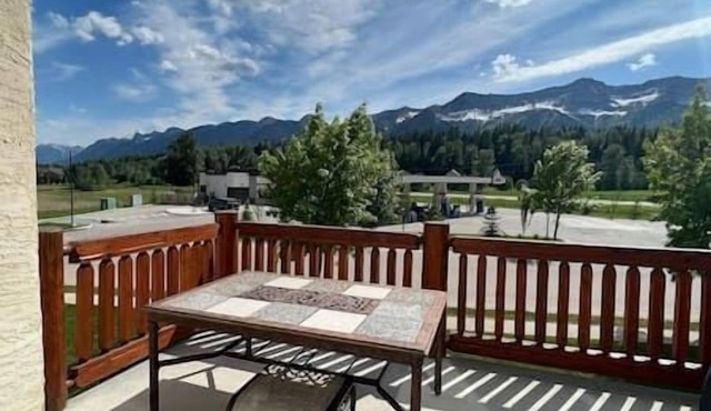 1 bedroom plus loft bedroom and ski hill view