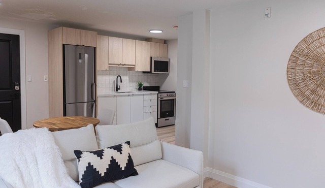1 Bedroom Unit with living space and full kitchen Prime Downtown location