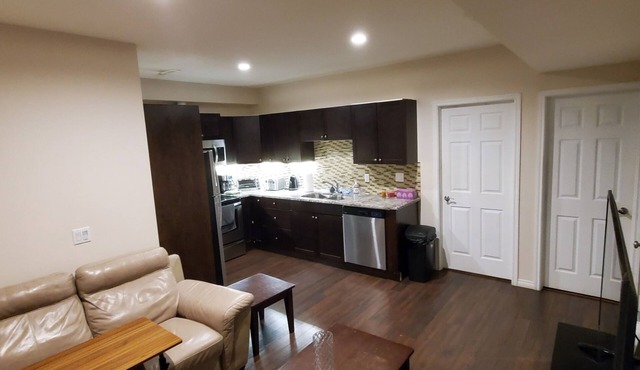 1-BR Basement Suite 5 Min Walk to Bus Closest to Site