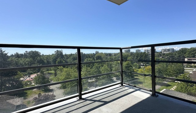 10 minutes to YVR, 2 bedrooms, 2 full bathrooms,high-rise with beautiful views