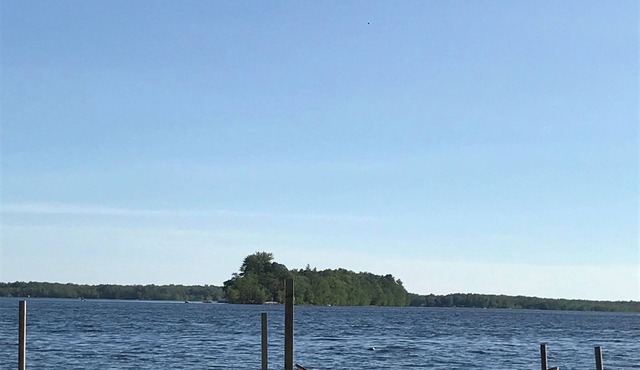 100 ft lakefront cottage