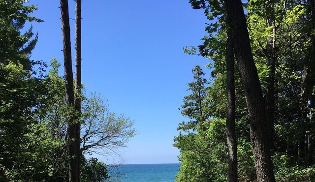 100 m to Bluewater beach and boardwalk. Entire Cottage for the whole family!