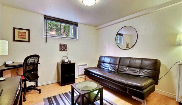 #102 Warm & Tastefully Furnished - Great Location