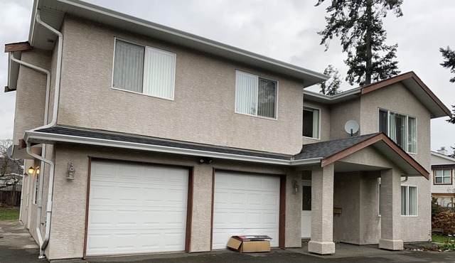 #112 Viewmont Ave - 4 Bed Gorgeous Upper Suite