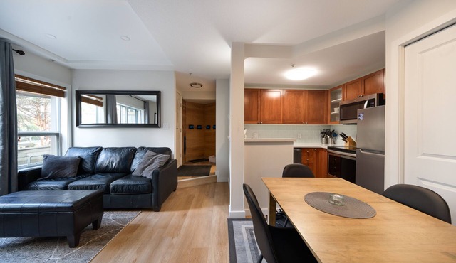 121 Glaciers Reach a 2br with hot tub & pool in Whistler Village