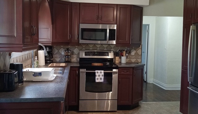 #126 Broadway St - 6 Bedroom Two-Story House
