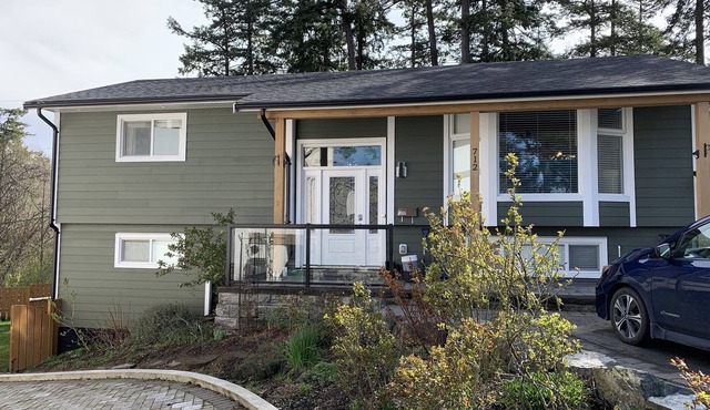 #131 Brookridge Pl - 4 Bedroom Upper Suite in New House