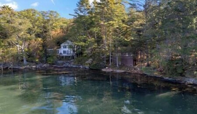 1920s Riverfront Cottage – Historic Maine Charm in Edgecomb