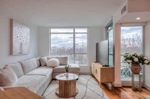 1BR Den Lake Facing Condo with Balcony & Parking