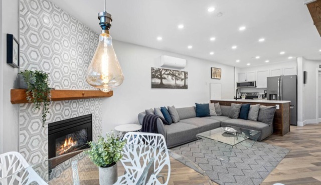 1BR + Den | Marketplace Lodge | Village Location | Mountain Views | Gas Fireplace | Parking