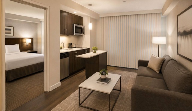 1BR Downtown Stay with Extra Space - Near Top Attractions!