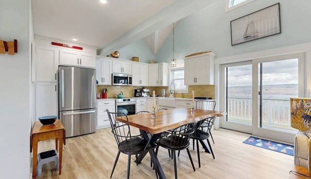 1BR - loft withexpansive lake views, deck & grill in Dundee