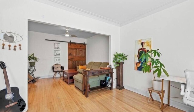 2-3 bedrooms duplex on quiet street and near vibrant city life. Rosemont- Masson