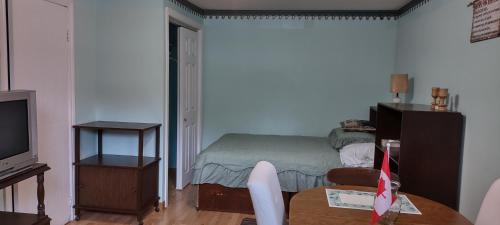 2 bdrm apartment 3 min walk to McMaster University