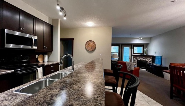 2 Bed 2 Bath with Fire Place