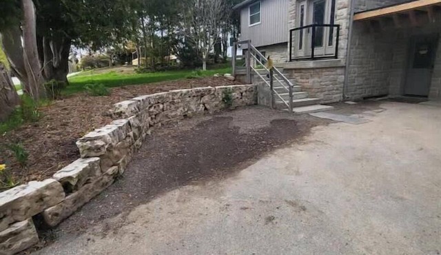2 bedroom apartment close to downtown Elora, Pet Friendly.