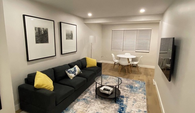 2-Bedroom Beauty on the Lakeshore in Port Credit, Mississauga