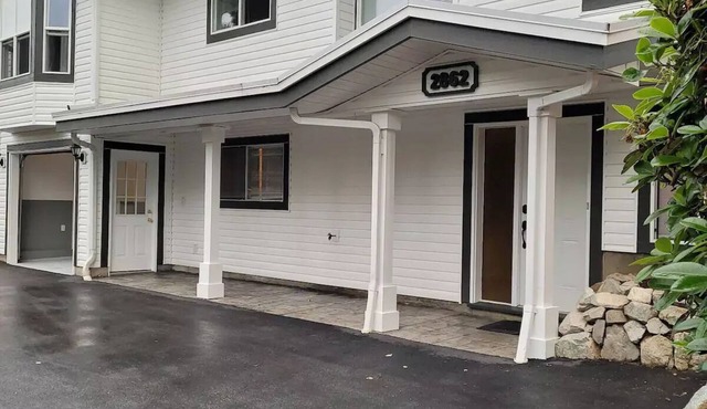 2 Bedroom Cheery Historic Downtown Oasis (sleeps 8)