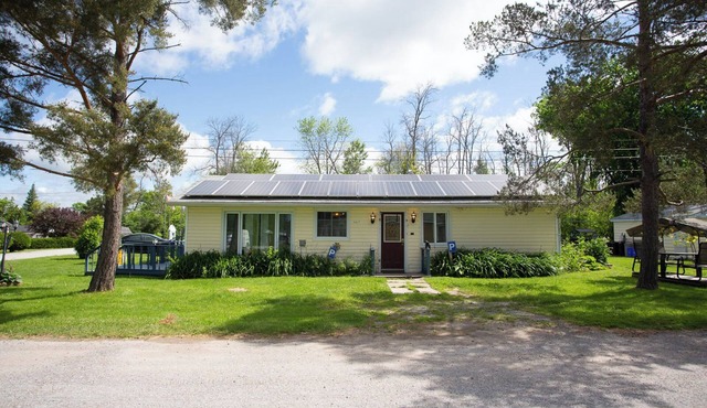 2-Bedroom Cottage Steps from Sandy Beach for fishing, boating, and Firepits
