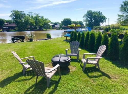2 bedroom GetawayLake St Claire, Canadakayak