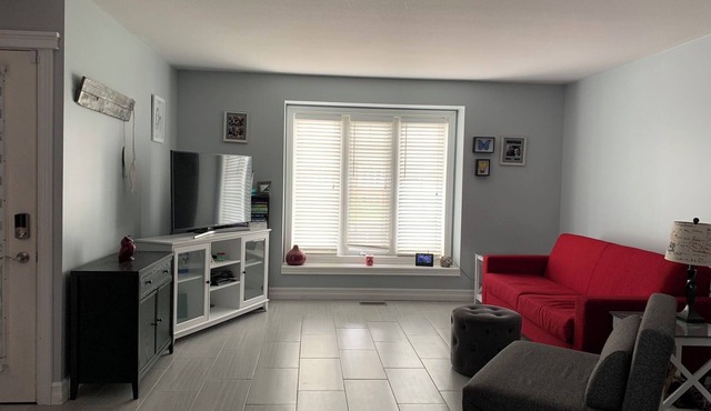 2 Bedroom in Beautiful Niagara Region wineries district in lovely Smithville ON