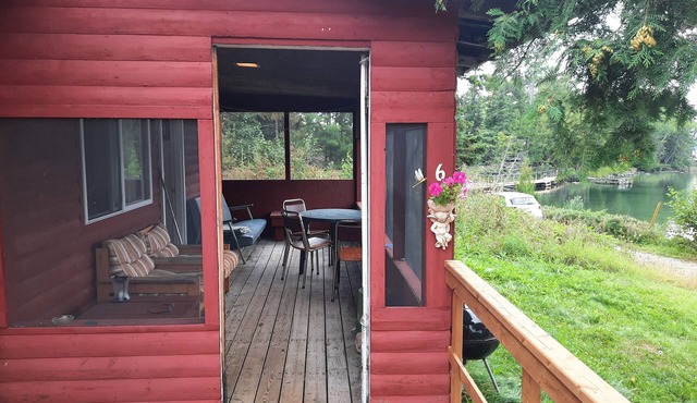 2 bedroom lakefront cabin on Crow Lake #6 Bull Moose Lodge