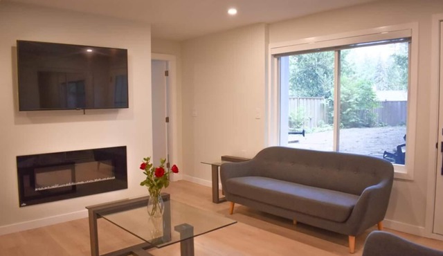 2 Bedroom Private Entry Dream Suite