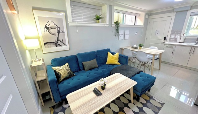 2-bedroom Private Suite in Sunset Area