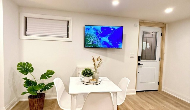 2 Bedroom Trinity Bellwoods Downtown
