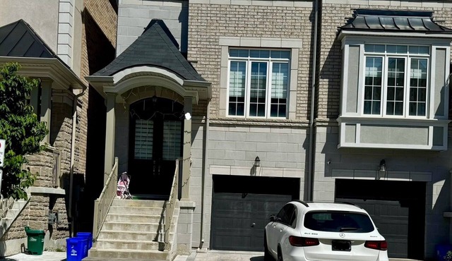 2 Bedroom with 2 Ensuite Unit in the heart of Richmond HIll.