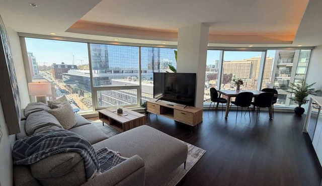 2 BR & 2 Bath luxury condo with amazing city views!