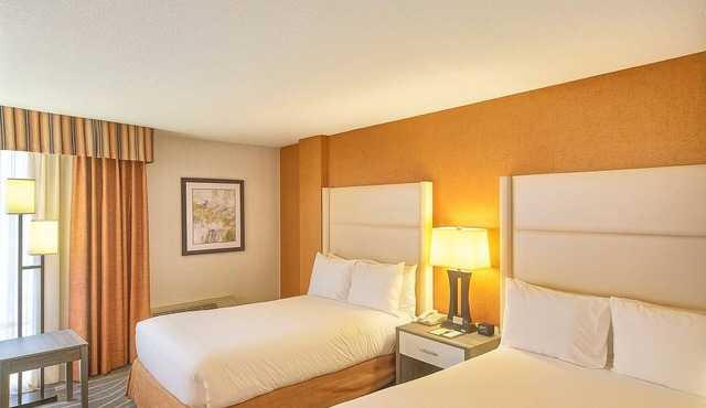 2 Rooms in Portland: Hotel with Indoor Pool, Near Jetport & Downtown in Portland