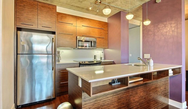 #235 Modern Condo Downtown Montreal with Pool
