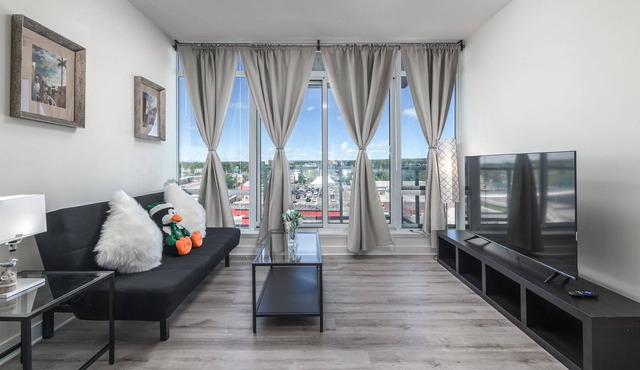 2BD 2BA mountain view Condo near UofC CTrain + Gym