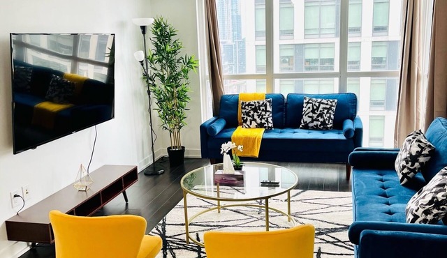 2BD Condo W Free Parking Near CN Tower