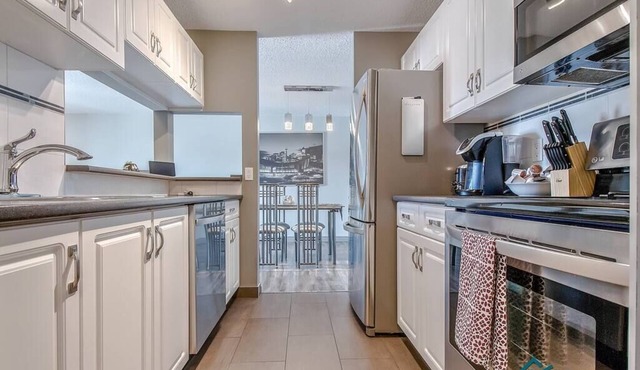 2BR 1BA Near 17th Ave with Parking