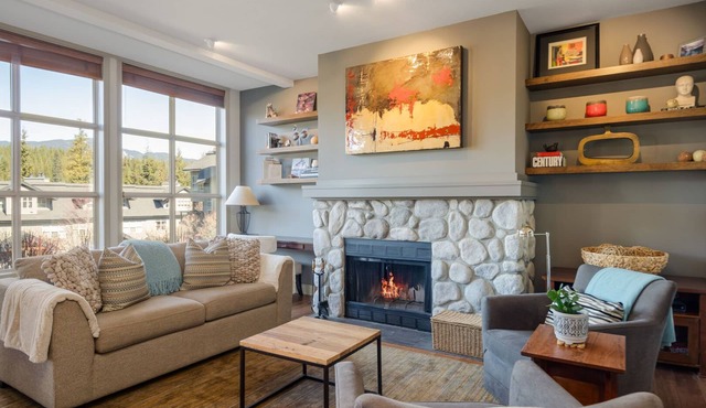 2BR | Blackcomb Greens | Wood Fire | Hot Tub Access | Mtn View | Free Ski Hill Shuttle | Parking