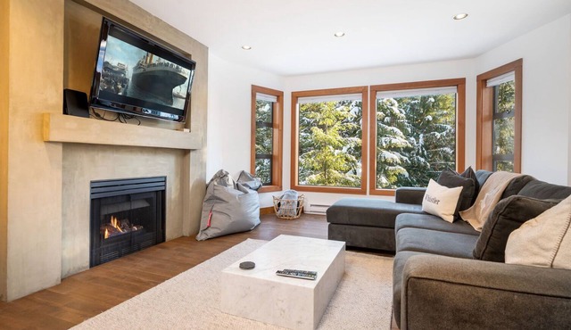 2BR | Greyhawk | Hot Tub & Sauna | Gas Fireplace | Secure Parking