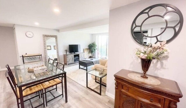 2BR Private Suite · West Vancouver · Landmark View · Prime Location
