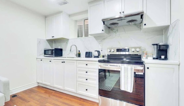 2BR Welland Retreat | Walk to Canal | Sleeps 5!