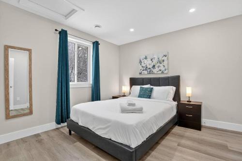 3 BD Suite Walk to Downtown Bonus Room for Work or Kids