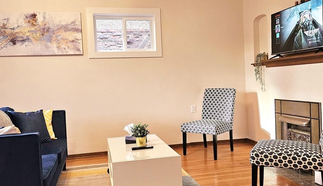 3 Bedroom 10min Walk to the UofA/Hospital.