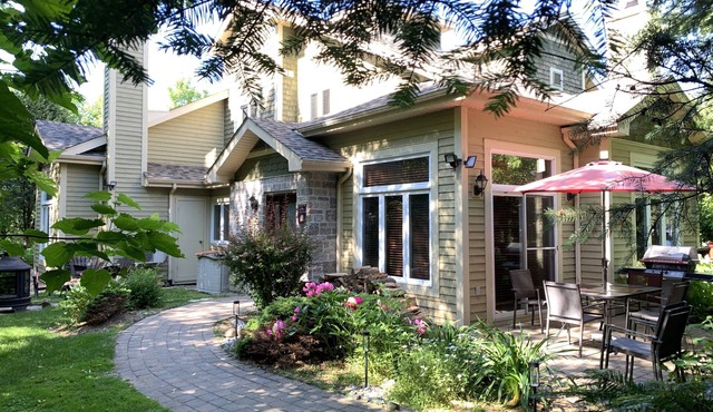 3 Bedroom, 2 Bathrooms, sleeps 7 in Mont-Tremblant
