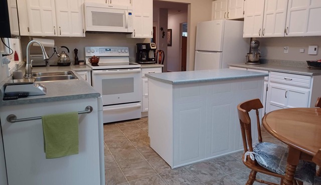 3-bedroom, 2-bathroom, beautiful garden hideaway