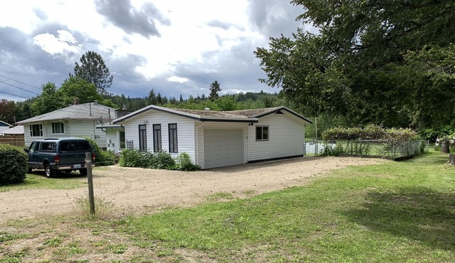 3-bedroom 4 min drive to the beach and boat launch, Pets Welcome! Aug discounted
