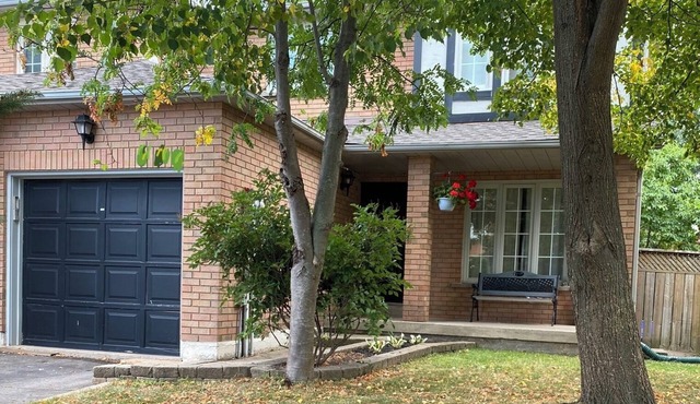 3-Bedroom Stylish and Spotless House.