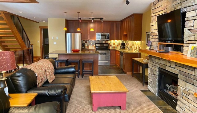 3 Bedrooms with Loft & Den | Private Hot Tub