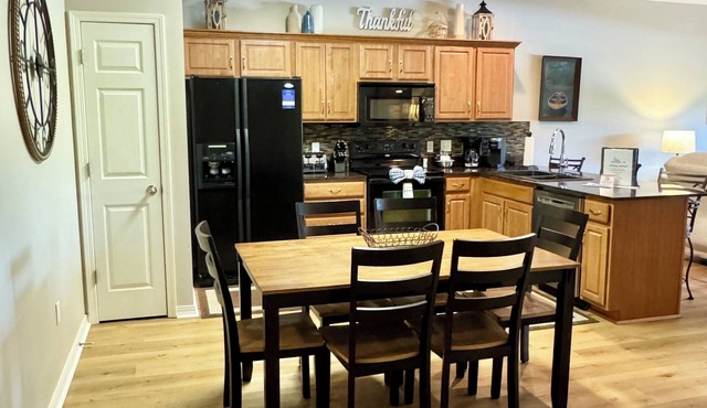 3 BR 2 Bath Vickery Resort Walk In Condo, on Table Rock Lake with Dock Access in Hollister
