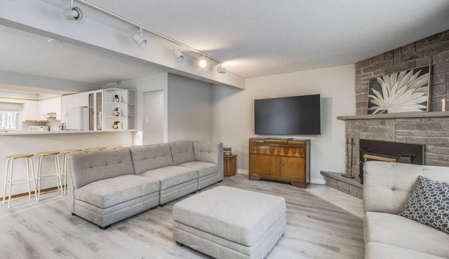 3-Min Walk to Sandy Beach | 3BR Georgian Bay Cottage | Fire Pit + BBQ!